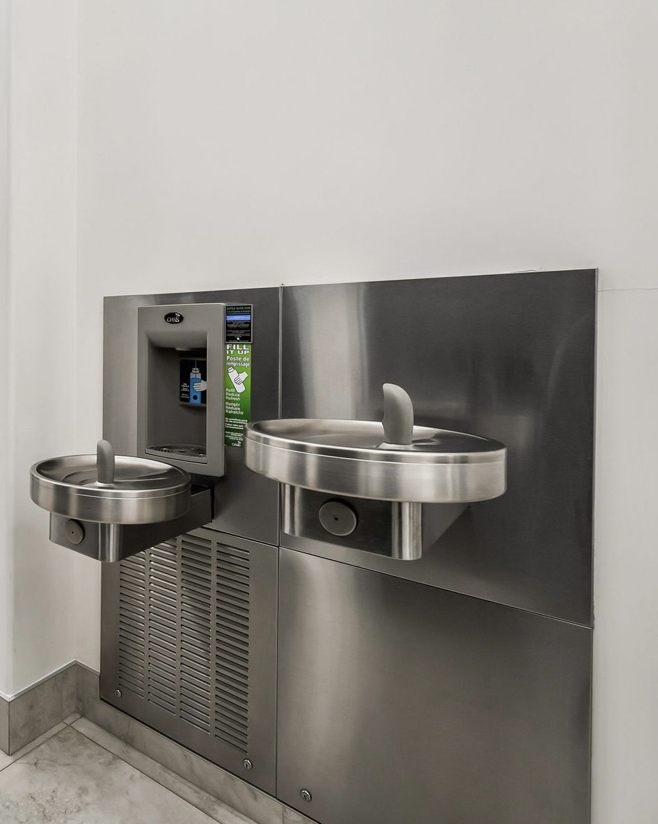 Cold-filtered water station with sensor