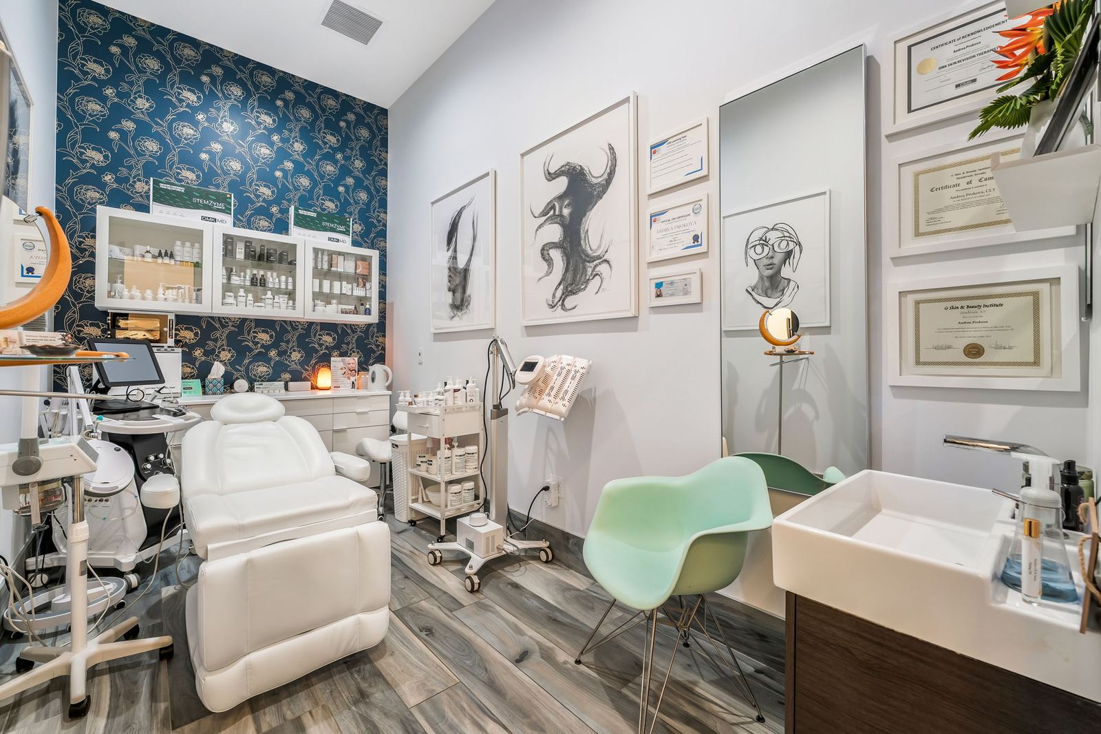 Large salon suite