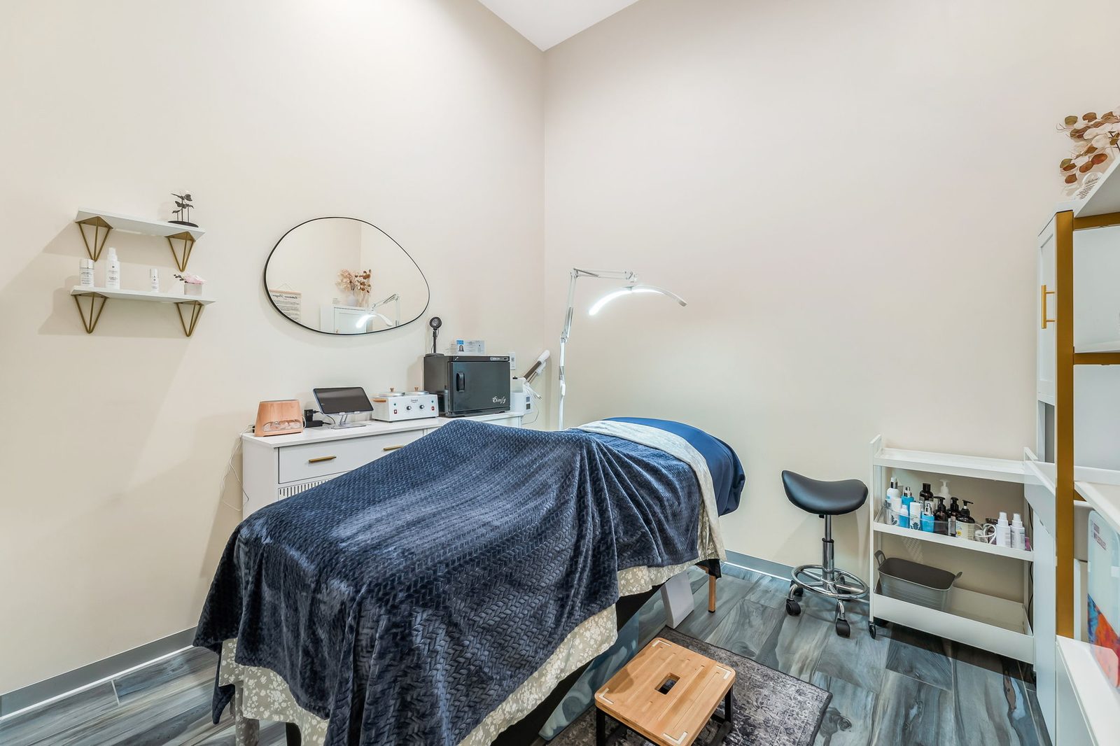 Single salon suite